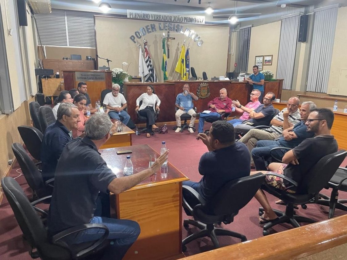 Vereadores se reúnem com moradores do Bella Vittá e cogitam oficiar Prefeitura e dono do empreendimento