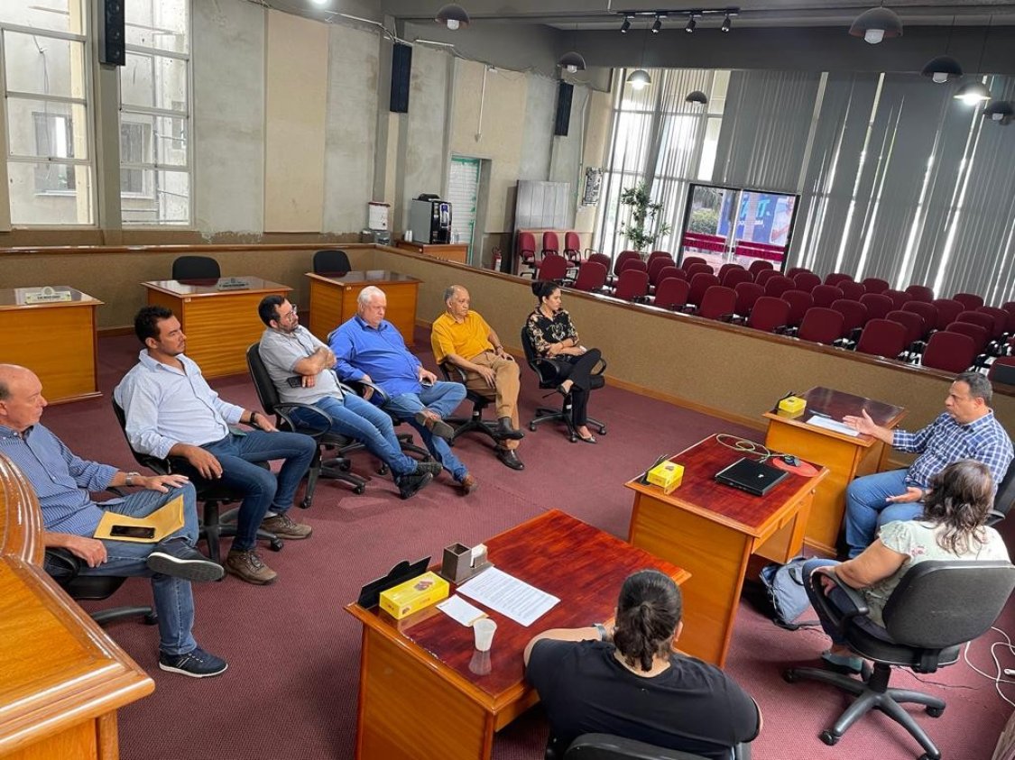 Obra do anexo da Câmara entra na fase final e vereadores acompanham andamento